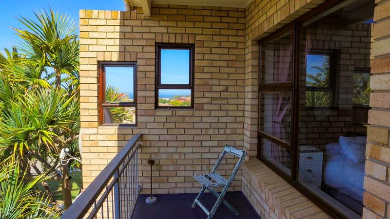 4 Bedroom Property for Sale in Wavecrest Eastern Cape